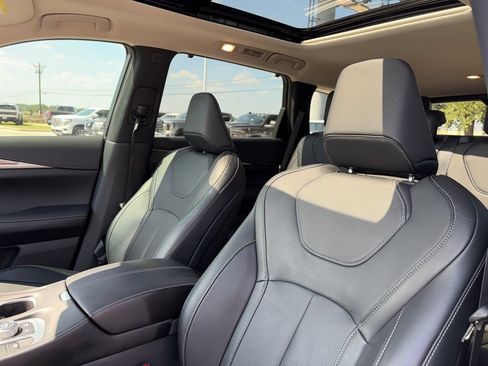 Used 2024 INFINITI QX60 Luxe w/ Vision Package FWD image 10