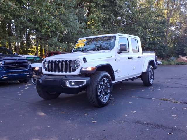 Certified 2025 Jeep Gladiator Sport w/ Premium Package AWD/4WD image 3