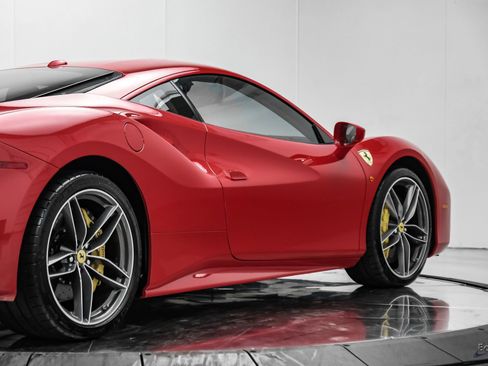 Used 2017 Ferrari 488 GTB RWD image 23
