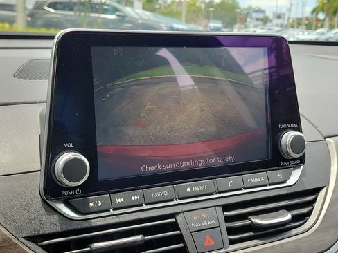 Used 2025 Nissan Altima 2.5 SV FWD image 21