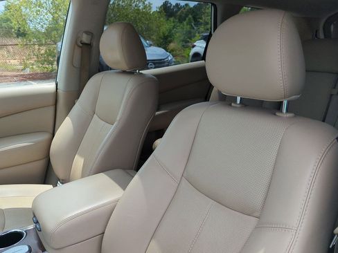 Used 2020 Nissan Pathfinder Platinum FWD image 16