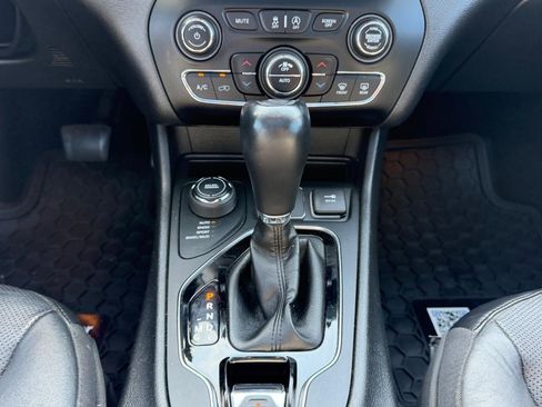 Used 2021 Jeep Cherokee Limited AWD/4WD image 18