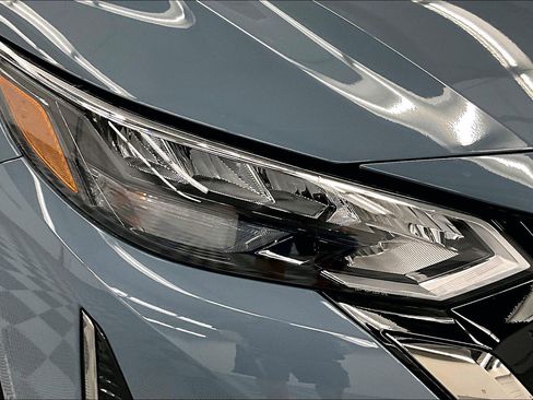 New 2025 Nissan Sentra SR w/ SR Premium Package FWD image 30