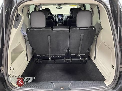 Used 2015 Chrysler Town & Country Touring FWD image 25