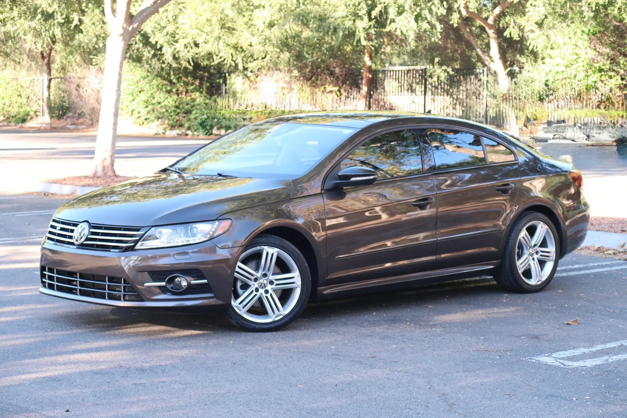 Used 2017 Volkswagen CC R-Line Executive FWD image 2