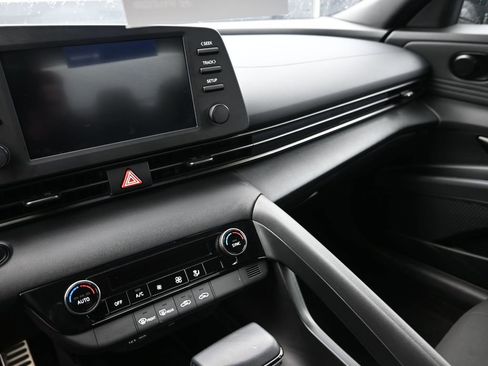 Certified 2025 Hyundai Elantra Sport image 16