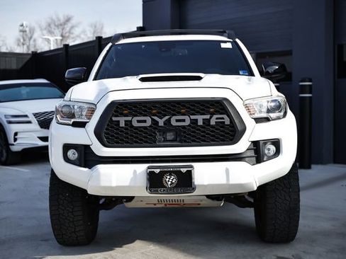 Used 2019 Toyota Tacoma TRD Sport image 17