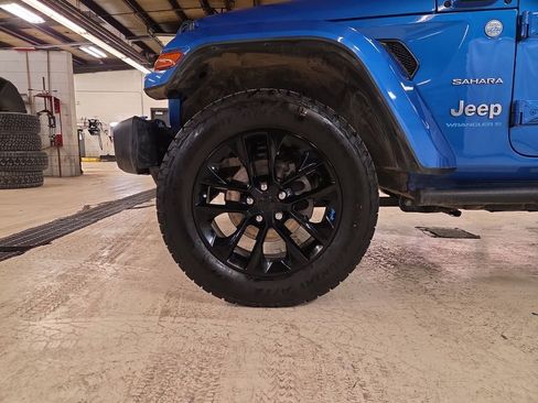 Used 2023 Jeep Wrangler Unlimited Sahara w/ Cold Weather Group image 26