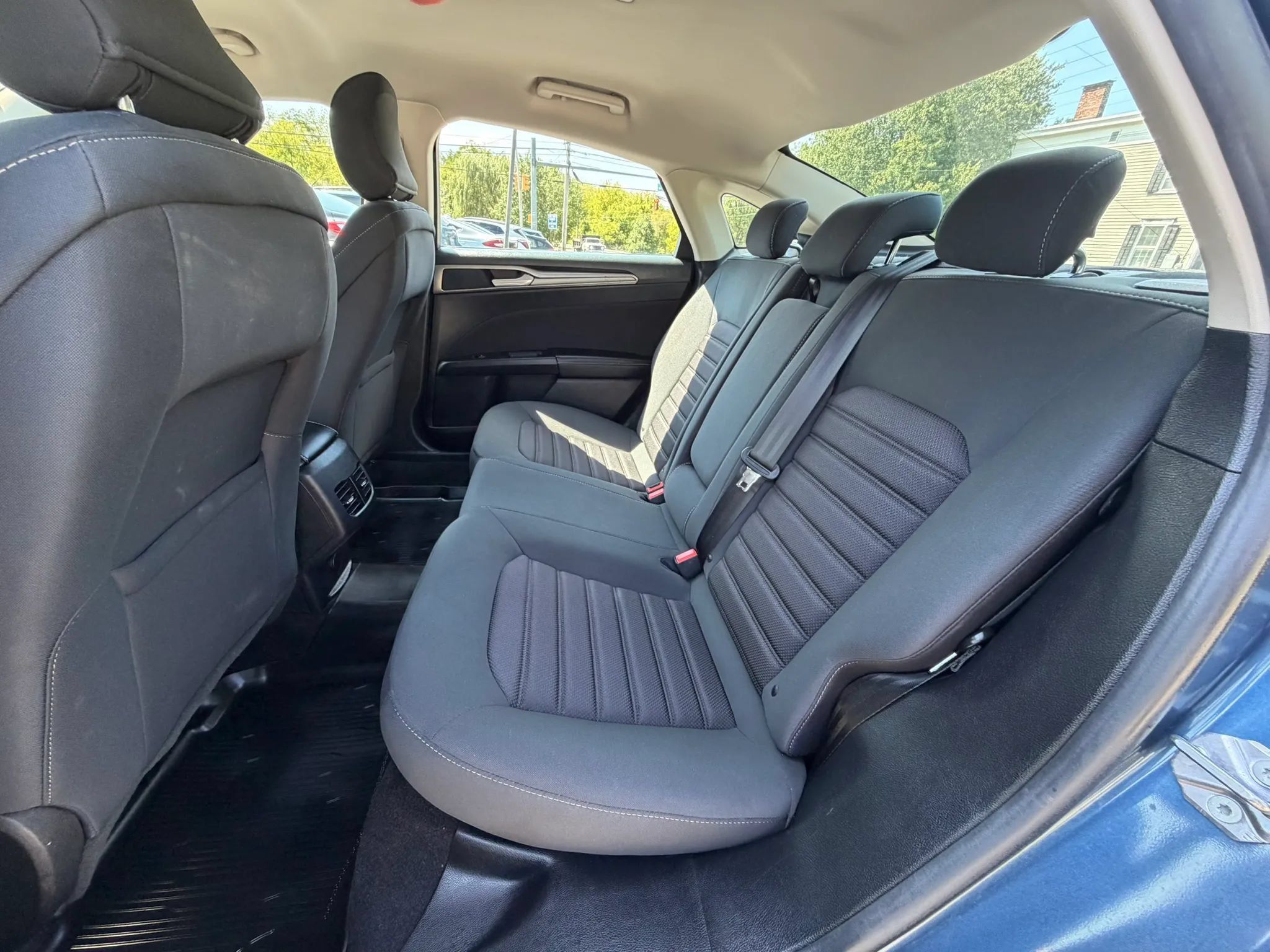 Used 2019 Ford Fusion SE FWD image 16