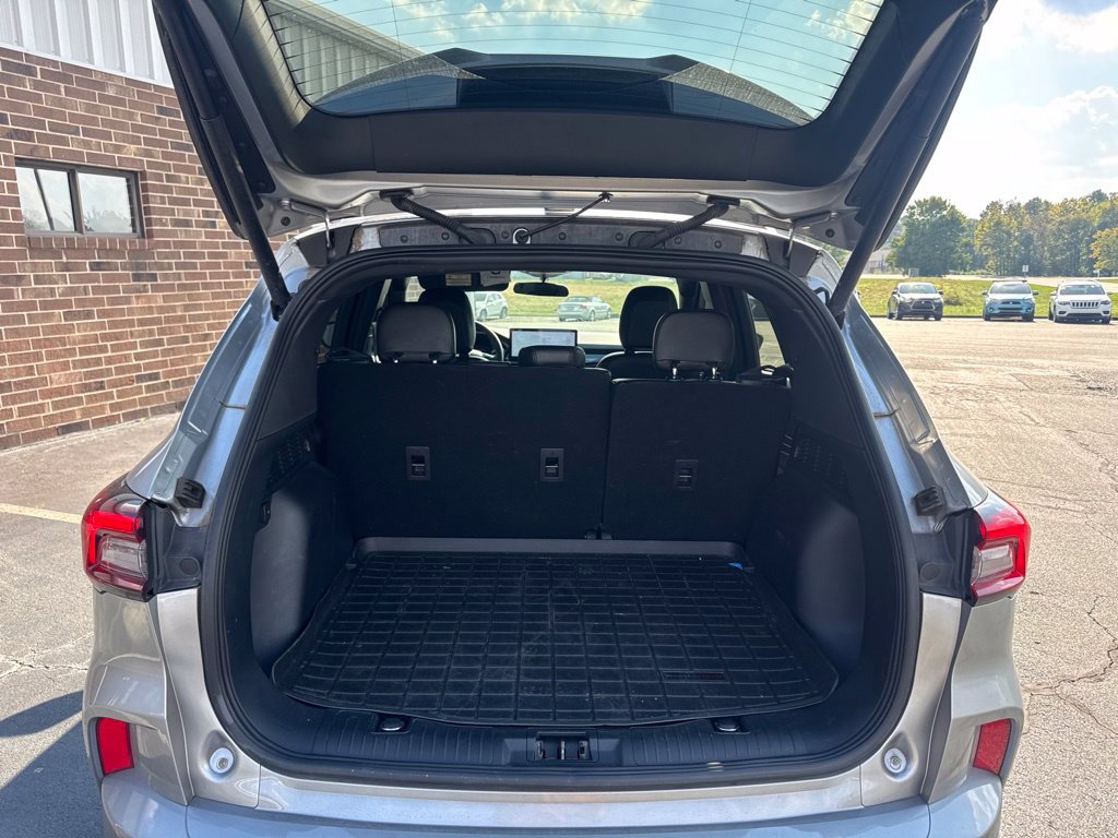 Used 2023 Ford Escape ST-Line w/ Tech Pack #1 FWD image 6