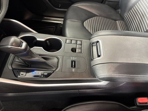 Used 2023 Toyota Highlander XSE FWD image 44