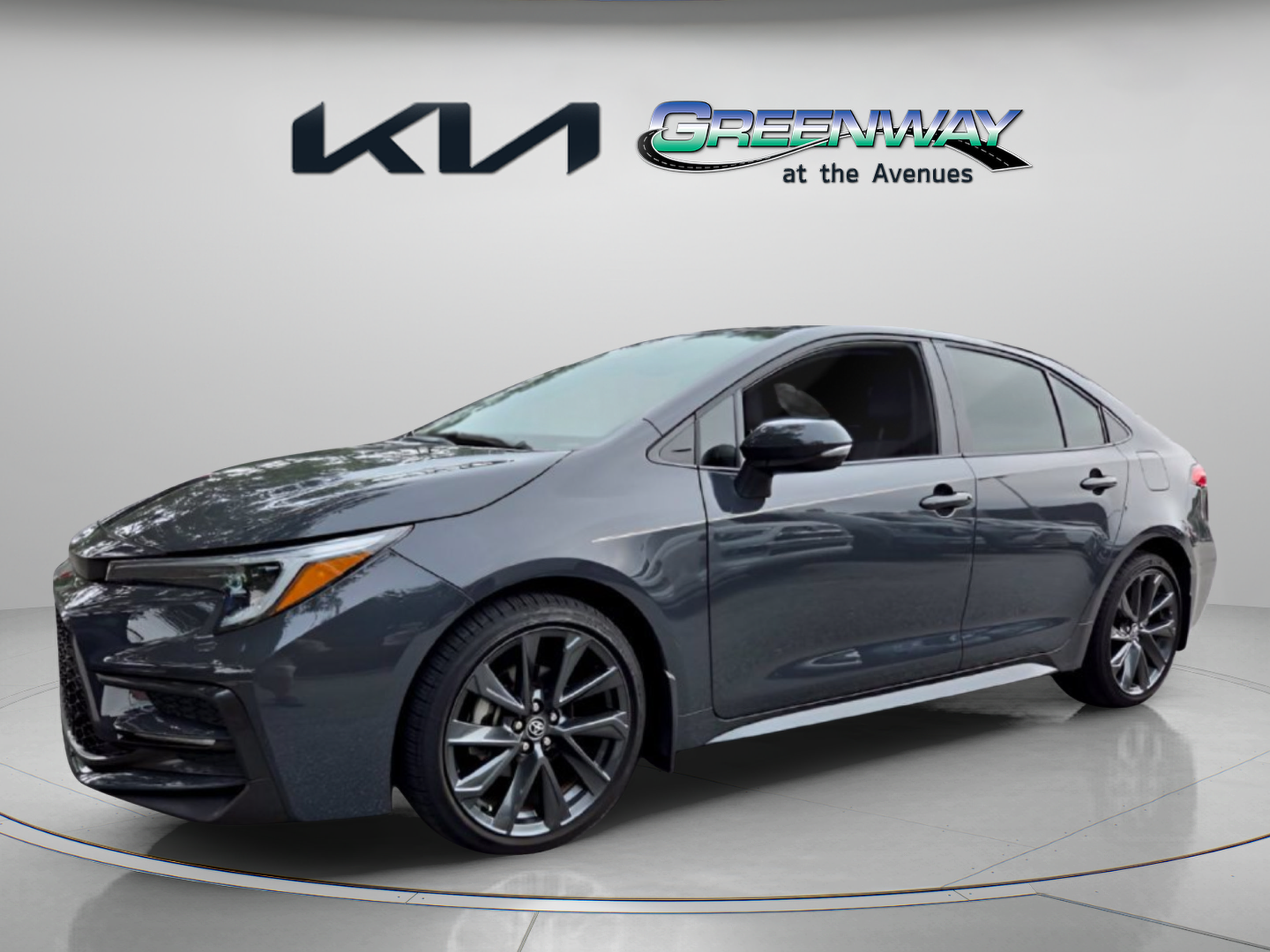 Used 2025 Toyota Corolla SE FWD image 3
