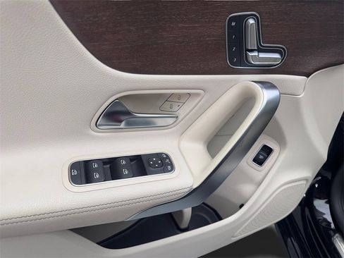 Used 2022 Mercedes-Benz CLA 250 CLA 250 image 31