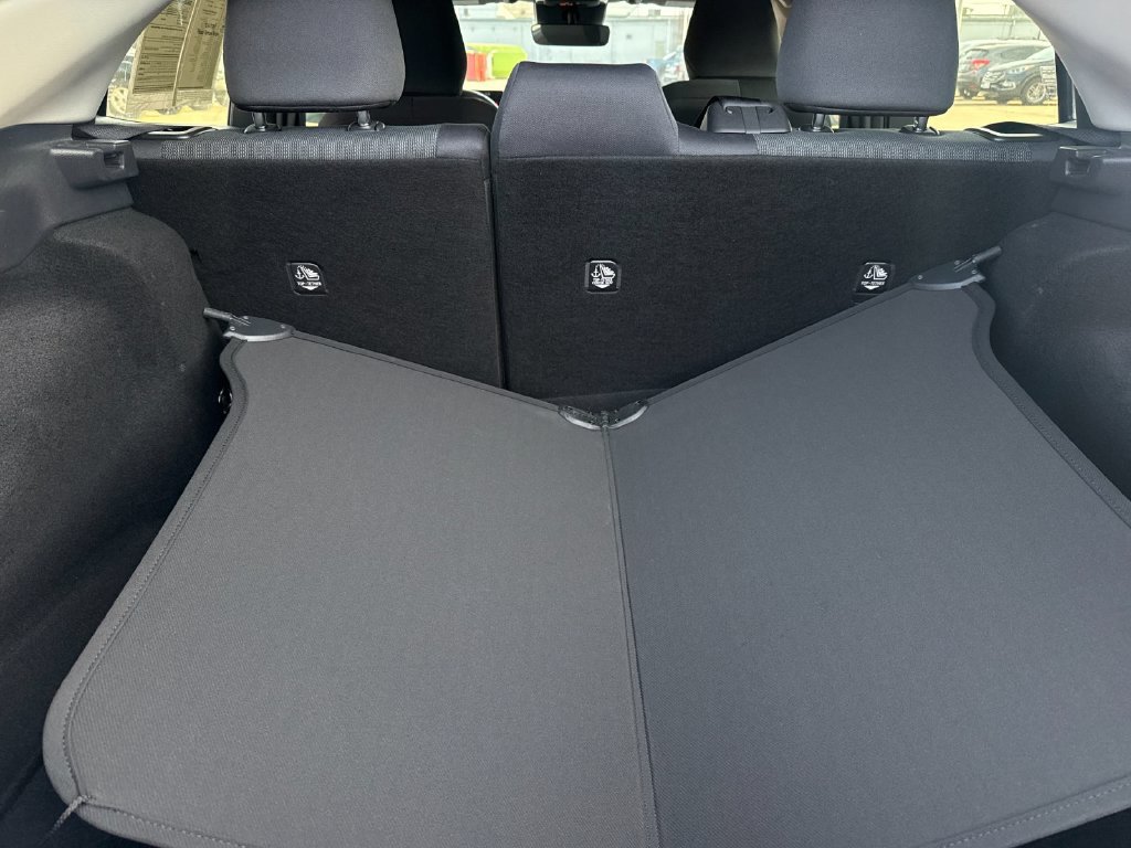 Certified 2025 Toyota Prius LE FWD image 15