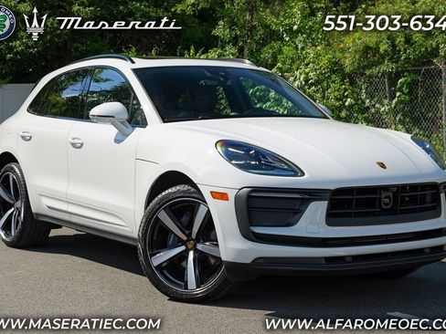 Used 2025 Porsche Macan AWD/4WD image 1