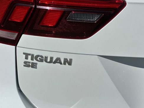 Used 2018 Volkswagen Tiguan SE w/ Panoramic Sunroof Package FWD image 26