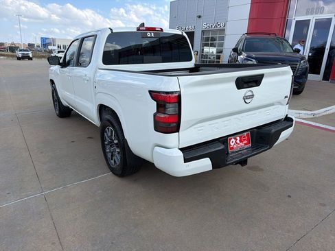 Used 2024 Nissan Frontier SL w/ Technology Package image 3