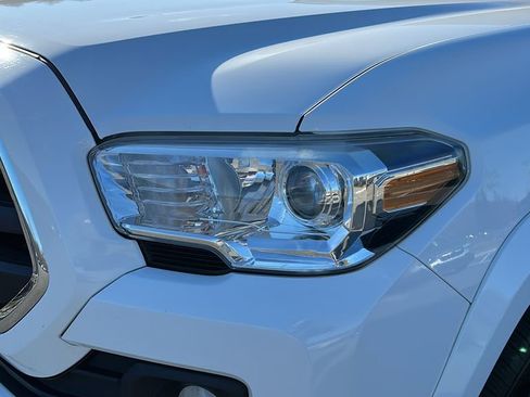 Used 2019 Toyota Tacoma SR5 image 4