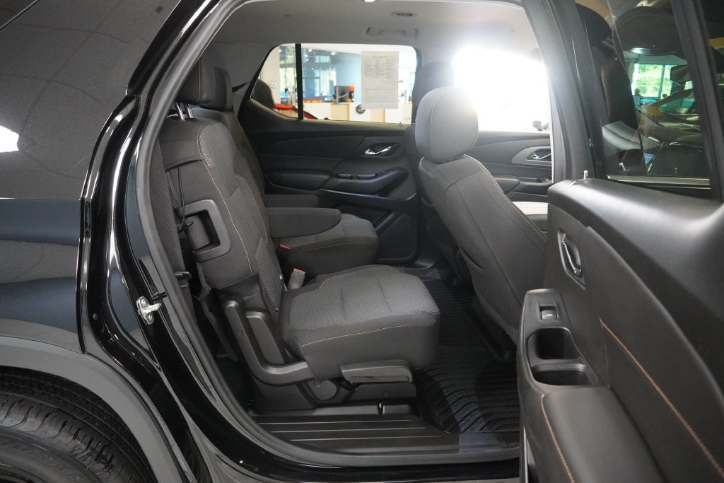 Used 2021 Chevrolet Traverse LT FWD image 25