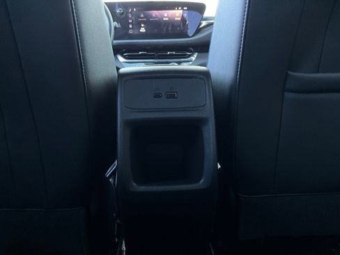 Used 2025 Buick Envista Sport Touring image 11