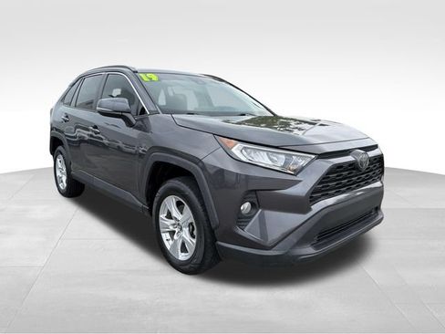 Used 2019 Toyota RAV4 XLE FWD image 1