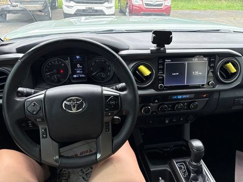 Used 2023 Toyota Tacoma TRD Off-Road AWD/4WD image 10