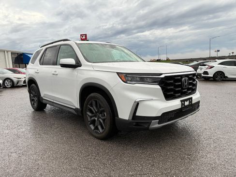 Used 2024 Honda Pilot Touring image 5