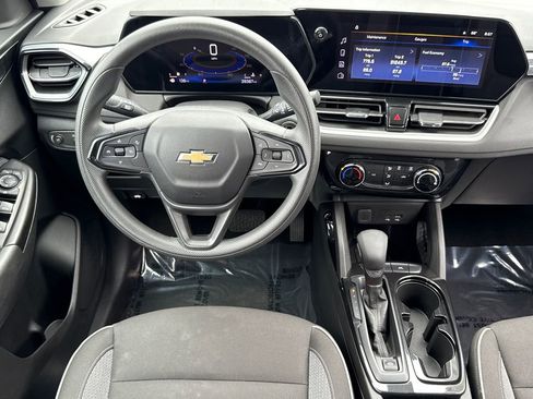 Used 2024 Chevrolet TrailBlazer LT FWD image 19