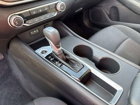 Used 2025 Nissan Altima 2.5 SV FWD image 46