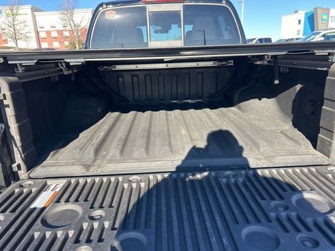 Used 2022 Nissan Frontier SV image 9