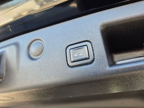 Used 2023 Chevrolet Equinox Premier image 14