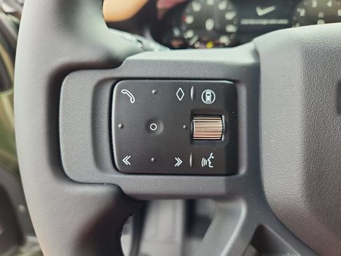 New 2026 Land Rover Defender 110 X-Dynamic SE AWD/4WD image 17