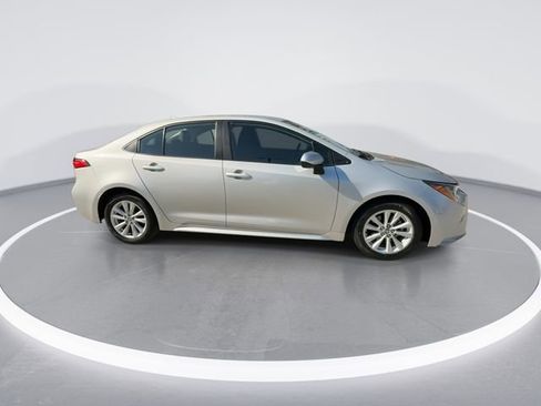 Used 2024 Toyota Corolla LE w/ LE Convenience Package image 9