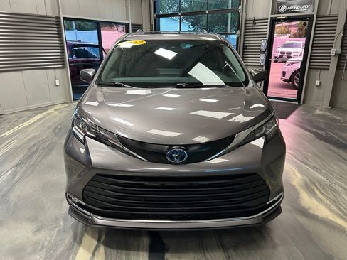 Used 2022 Toyota Sienna XLE FWD image 37