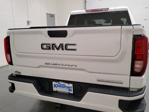 Used 2022 GMC Sierra 1500 Elevation w/ LPO, Elevation Black Package AWD/4WD image 8