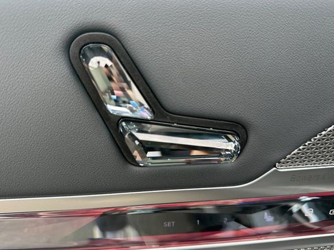 Used 2025 BMW 740i w/ Premium Package image 14