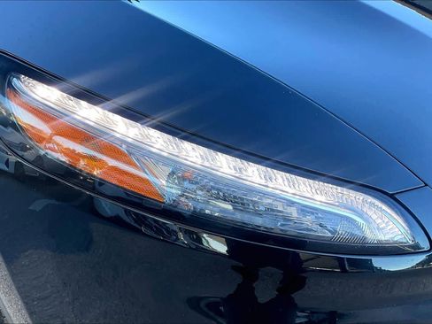 Used 2015 Jeep Cherokee Sport image 26