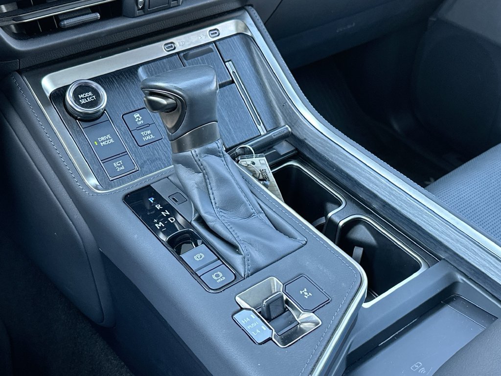 Used 2024 Lexus GX 550 w/ Accessory Package (Z1) AWD/4WD image 18