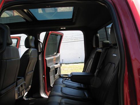 Used 2017 Ford F150 Platinum w/ Equipment Group 701A Luxury image 28