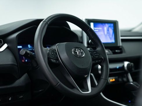 Used 2023 Toyota RAV4 XLE Premium image 11