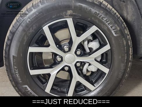 Used 2024 Jeep Grand Cherokee Limited AWD/4WD image 10