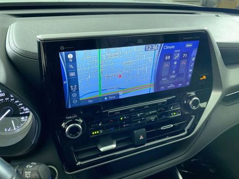 Used 2021 Toyota Highlander Platinum image 6
