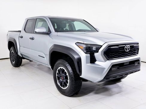 Used 2025 Toyota Tacoma TRD Off-Road image 34