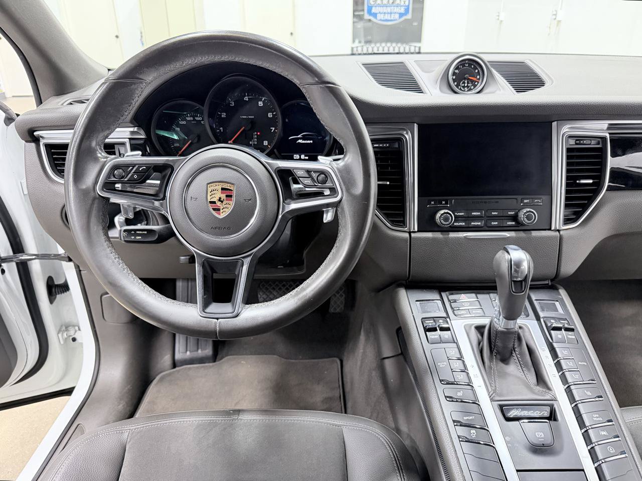 Used 2018 Porsche Macan AWD/4WD image 38