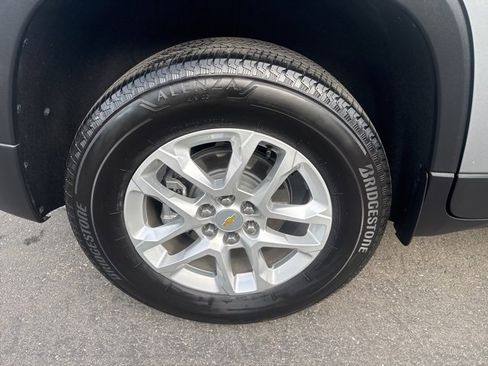 Used 2023 Chevrolet Traverse LS image 31