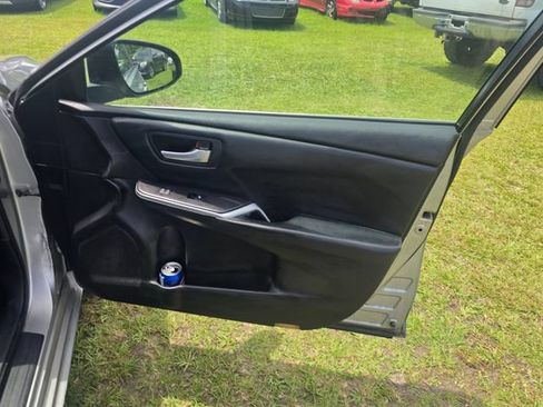 Used 2017 Toyota Camry SE FWD image 31