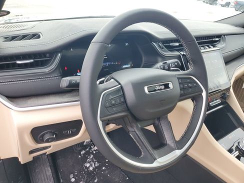 New 2025 Jeep Grand Cherokee L Limited AWD/4WD image 11