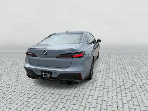 Used 2026 BMW 760i xDrive w/ Luxury Rear Seating Package AWD/4WD image 7