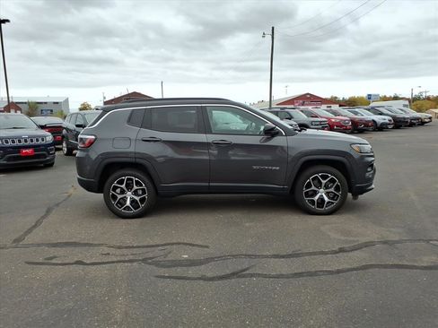 Used 2024 Jeep Compass Limited image 7