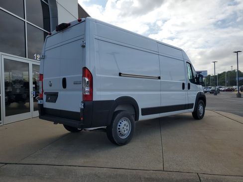 Used 2025 RAM ProMaster 2500 w/ Convenience Group image 4